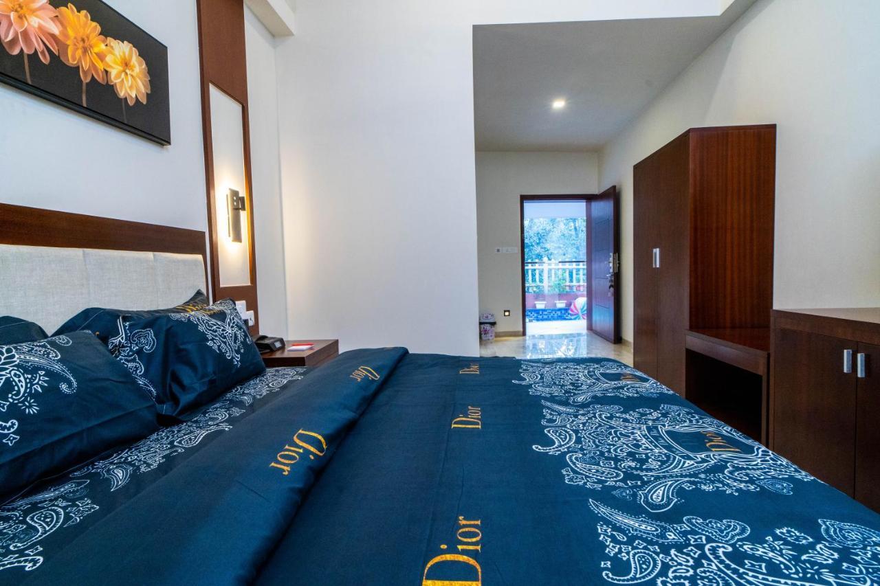 Grande Alpine Hotel Vagator Dış mekan fotoğraf